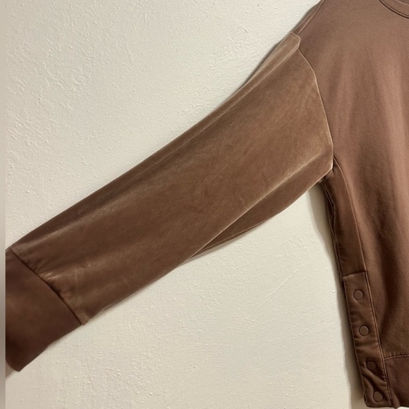 Athleta Retroplush Velvet Crewneck Sweatshirt NEW Size Smalll - Picture 14 of 16